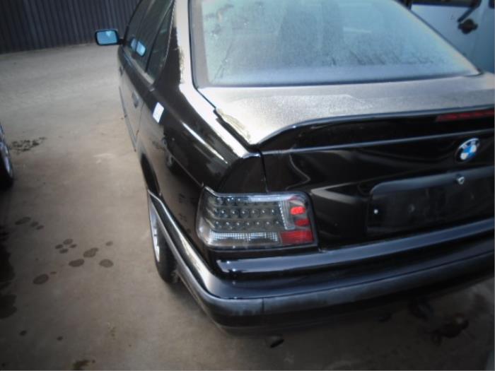 BMW 3 serie 316i Sloopvoertuig (1995, Zwart)