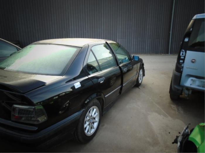 BMW 3 serie 316i Sloopvoertuig (1995, Zwart)