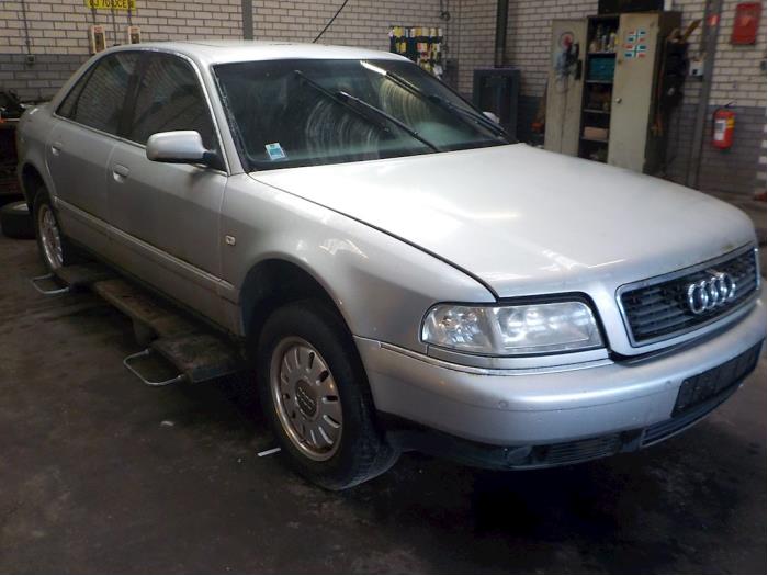 Audi A8 2.8 V6 30V Sloopvoertuig (2001, Grijs)