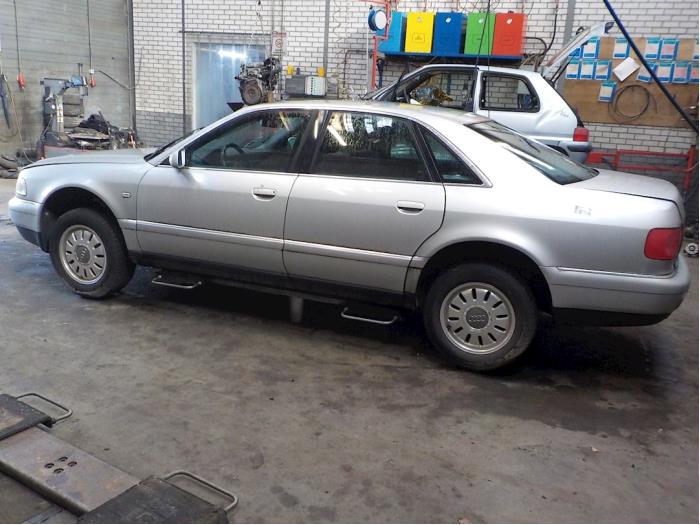 Audi A8 2.8 V6 30V Sloopvoertuig (2001, Grijs)