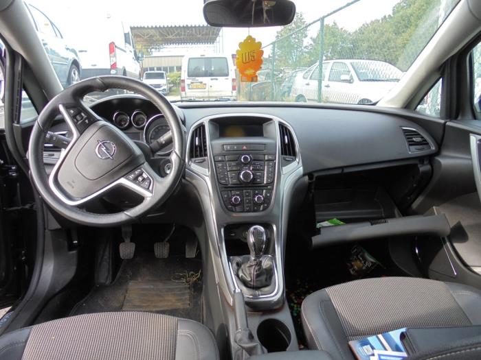 Opel Astra J Sports Tourer 1.4 Turbo 16V Sloopvoertuig (2012, Zwart)