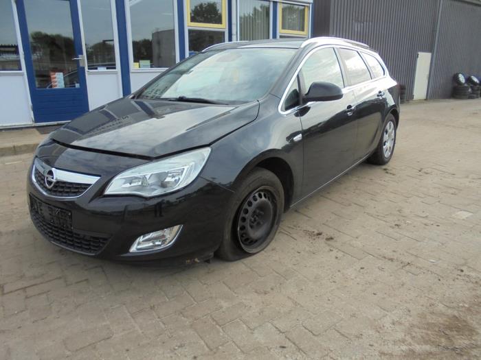 Opel Astra J Sports Tourer 1.4 Turbo 16V Sloopvoertuig (2012, Zwart)