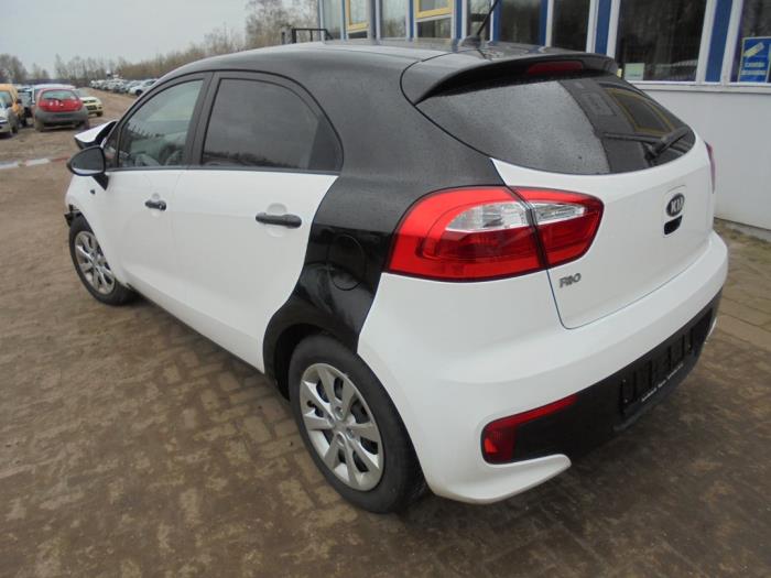 Kia Rio III 1.1 CRDi VGT 12V Sloopvoertuig (2016, Zwart)