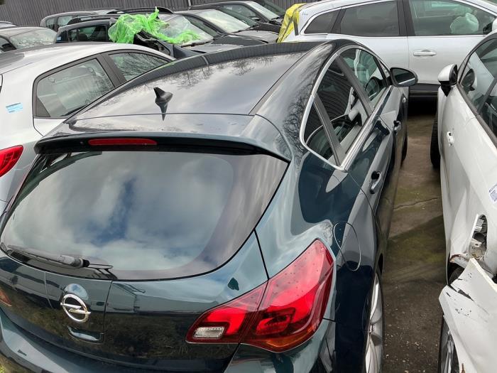 Opel Astra J 1.4 Turbo 16V ecoFLEX 120 Sloopvoertuig (2015, Groen)