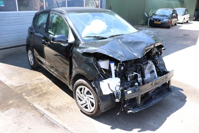 Hyundai i10 1.0 12V Sloopvoertuig (2023, Zwart)