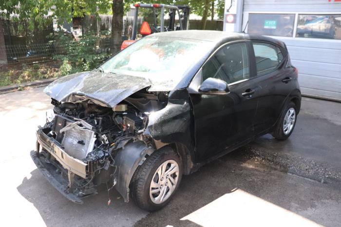 Hyundai i10 1.0 12V Sloopvoertuig (2023, Zwart)