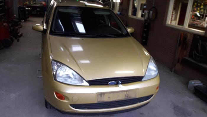 Ford Focus 1 Wagon 1.6 16V Sloopvoertuig (2000, Geel)