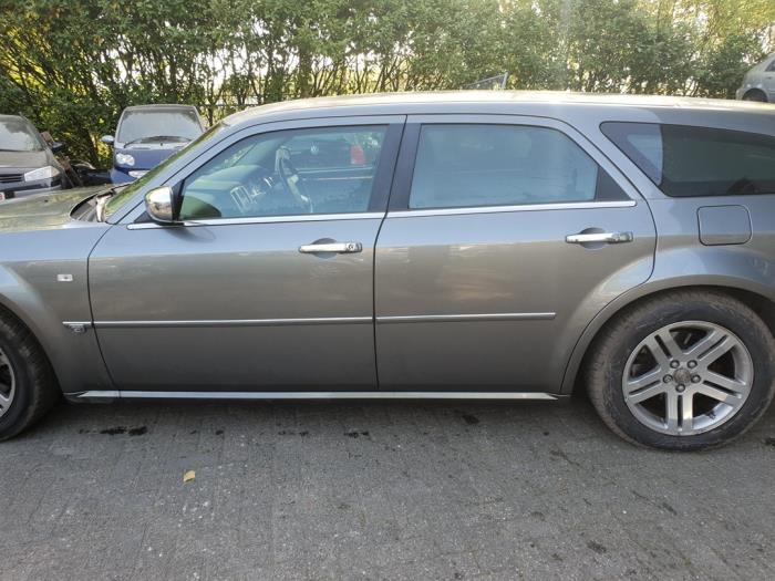Chrysler 300 C Touring 3.0 CRD 24V Sloopvoertuig (2007, Grijs)