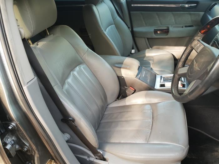Chrysler 300 C Touring 3.0 CRD 24V Sloopvoertuig (2007, Grijs)