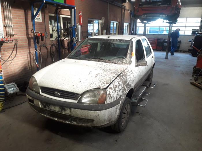 Ford Fiesta 4 1.3i Sloopvoertuig (2000, Wit)