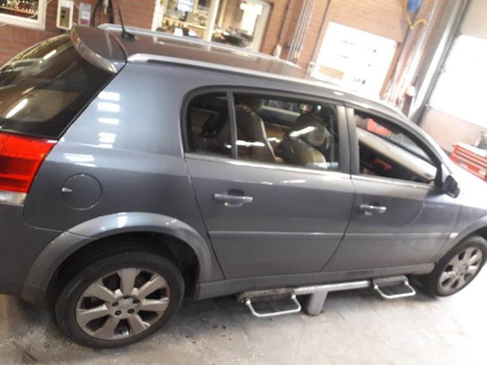 Opel Signum 2.2 DGI 16V Sloopvoertuig (2004, Grijs)