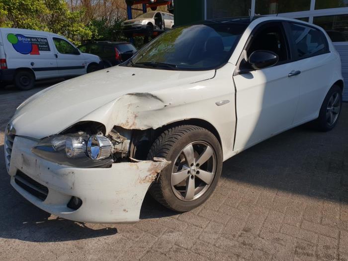 Alfa Romeo 147 1.6 Twin Spark 16V Sloopvoertuig (2010, Wit)