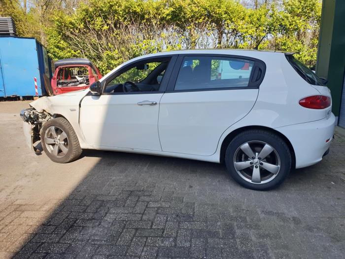 Alfa Romeo 147 1.6 Twin Spark 16V Sloopvoertuig (2010, Wit)