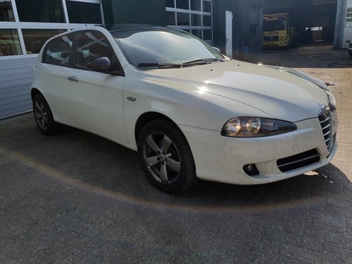 Alfa Romeo 147 1.6 Twin Spark 16V Sloopvoertuig (2010, Wit)