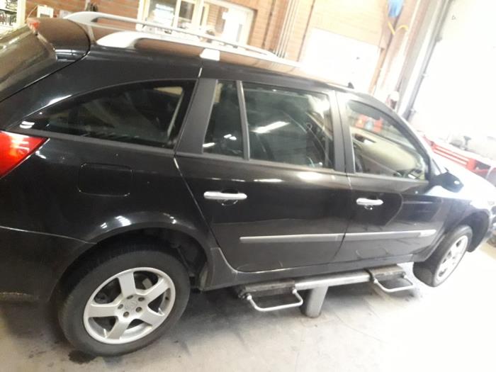 Renault Laguna II Grandtour 1.9 dCi 110 Sloopvoertuig (2006, Zwart)