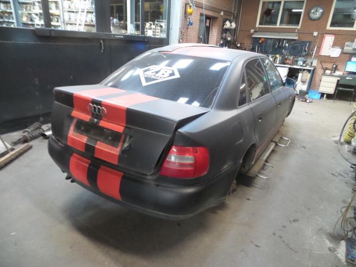 Audi A4 1.9 TDI Sloopvoertuig (1998, Zwart)