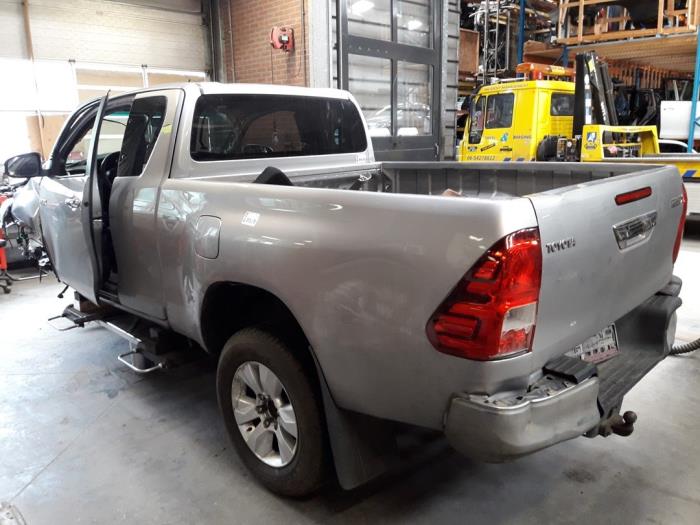 Toyota Hilux V/VI 2.4 D 16V 4WD Sloopvoertuig (2017, Licht, Grijs)