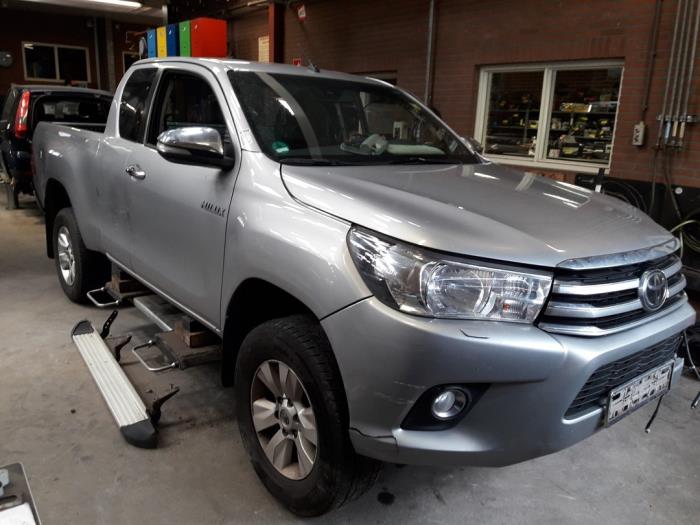 Toyota Hilux V/VI 2.4 D 16V 4WD Sloopvoertuig (2017, Licht, Grijs)