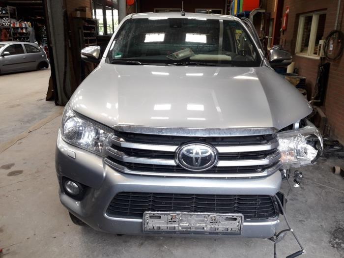 Toyota Hilux V/VI 2.4 D 16V 4WD Sloopvoertuig (2017, Licht, Grijs)