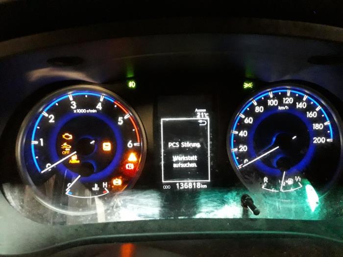 Toyota Hilux V/VI 2.4 D 16V 4WD Sloopvoertuig (2017, Licht, Grijs)