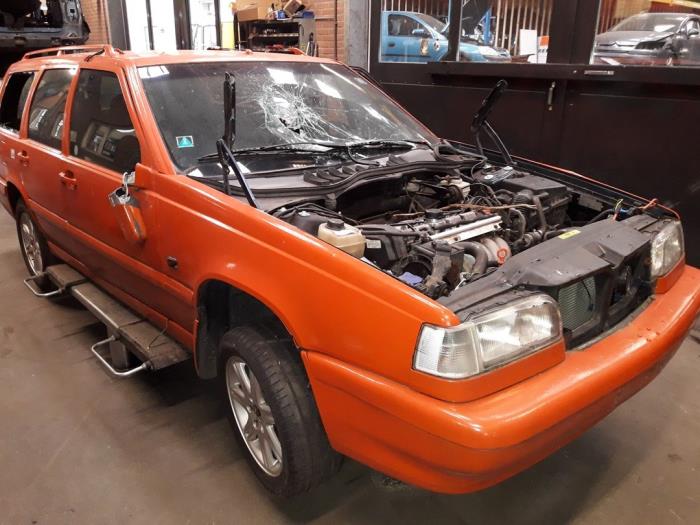 Volvo 850 Estate 2.5i 10V Sloopvoertuig (1995, Geel)
