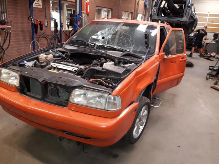 Volvo 850 Estate 2.5i 10V Sloopvoertuig (1995, Geel)