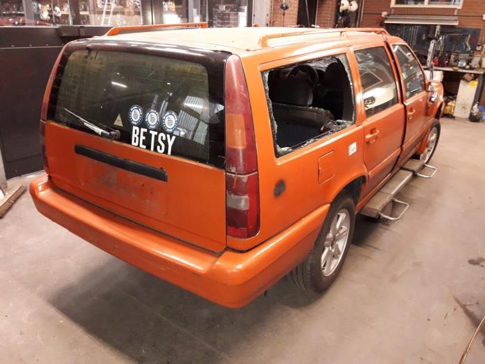 Volvo 850 Estate 2.5i 10V Sloopvoertuig (1995, Geel)