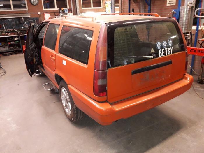 Volvo 850 Estate 2.5i 10V Sloopvoertuig (1995, Geel)