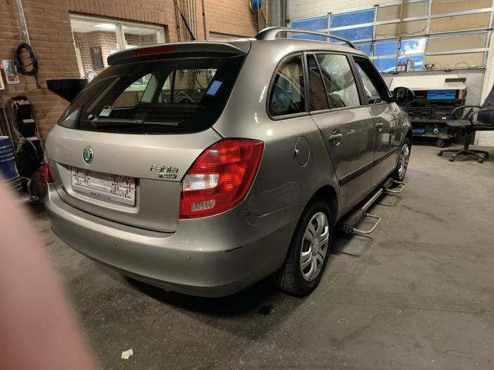 Skoda Fabia II Combi 1.2 TDI 12V Greenline Sloopvoertuig (2010, Beige)