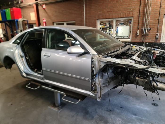 Audi A8 4.2 V8 40V Quattro Sloopvoertuig (2003, Grijs)