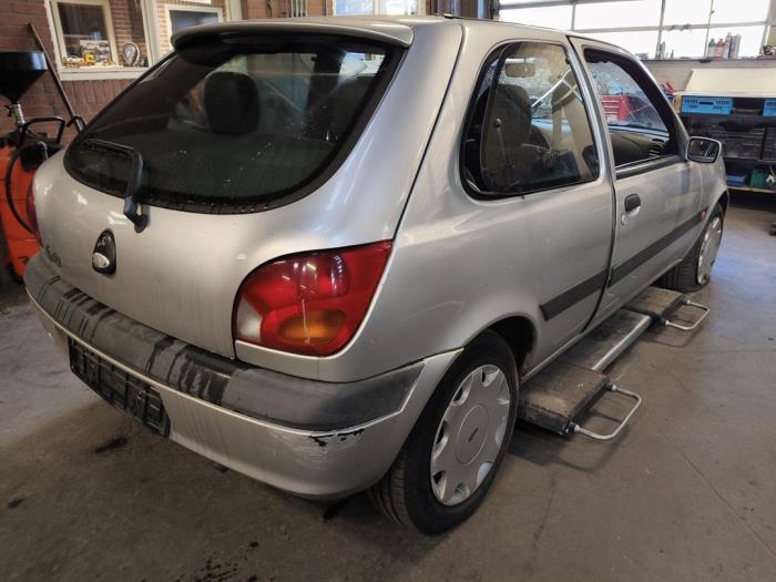 Ford Fiesta 4 1.3i Sloopvoertuig (2001, Grijs)
