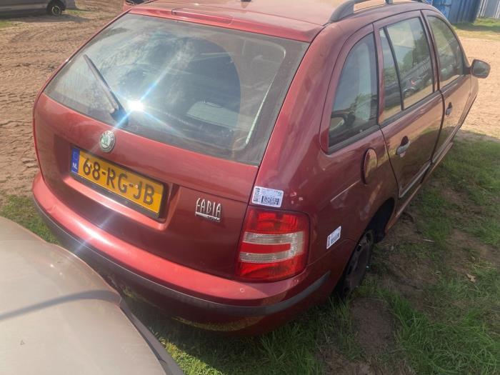 Skoda Fabia 1.4i 16V Sloopvoertuig (2005, Rood)