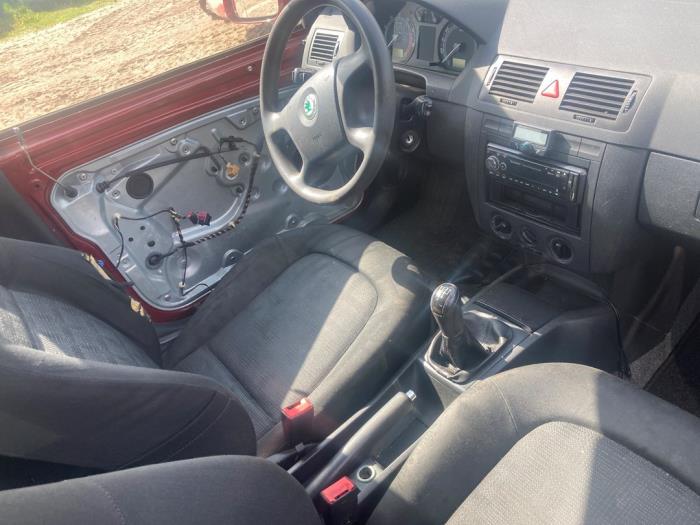 Skoda Fabia 1.4i 16V Sloopvoertuig (2005, Rood)