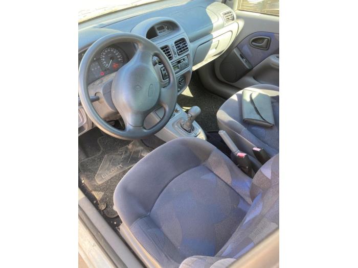 Renault Clio II 1.4 16V Si Sloopvoertuig (2001, Grijs)