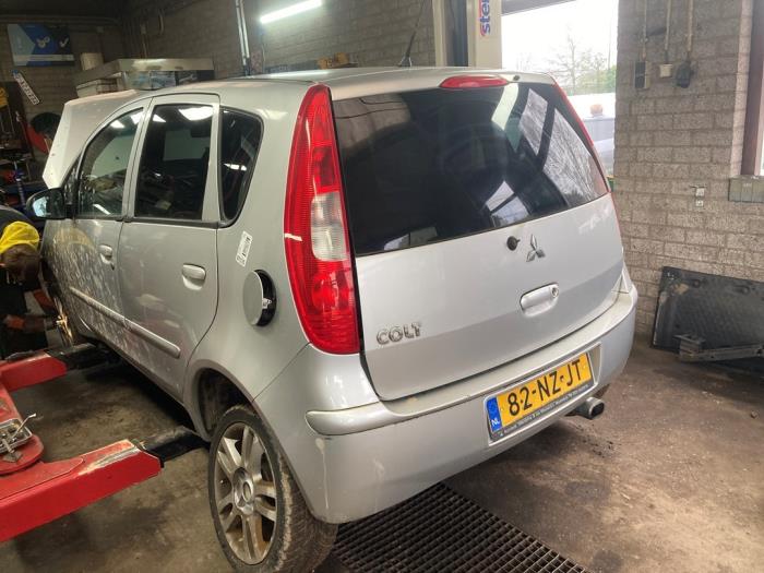 Mitsubishi Colt 1.5 16V Sloopvoertuig (2004, Grijs)