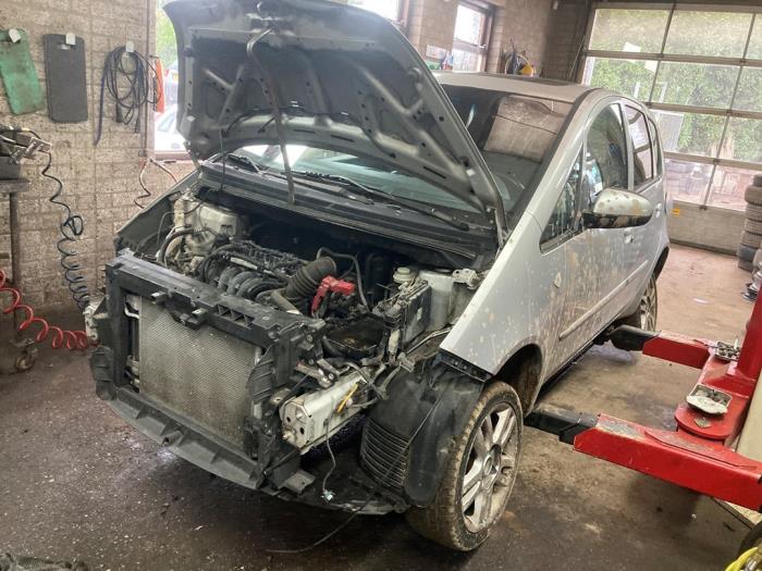 Mitsubishi Colt 1.5 16V Sloopvoertuig (2004, Grijs)