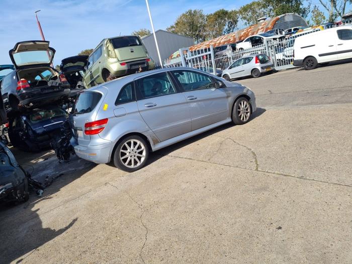 Mercedes B-Klasse Sloopvoertuig (2006, Licht, Blauw)