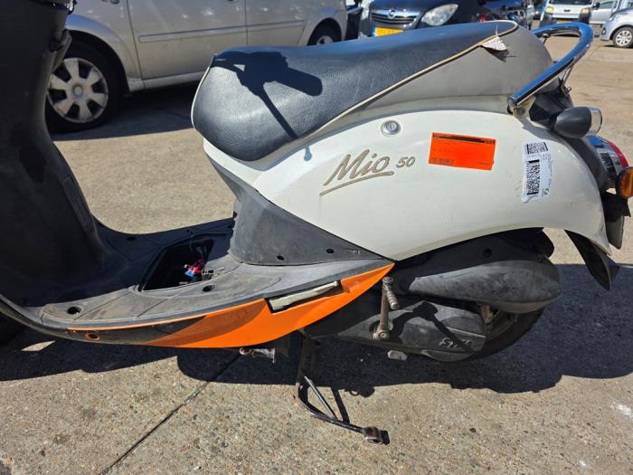 Sym Mio Scooter (Sloopvoertuig, 2011)