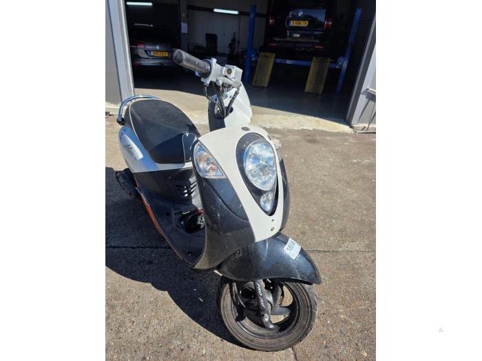 Sym Mio Scooter (Sloopvoertuig, 2011)