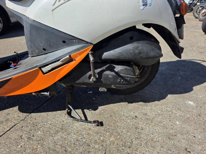 Sym Mio Scooter (Sloopvoertuig, 2011)