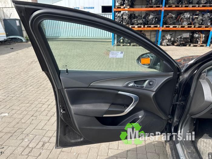 Opel Insignia 2.0 CDTI 16V 130 Ecotec Sloopvoertuig (2015, Zwart)
