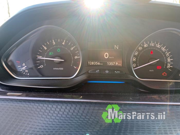 Peugeot 2008 1.2 Vti 12V PureTech 82 Sloopvoertuig (2014, Grijs)