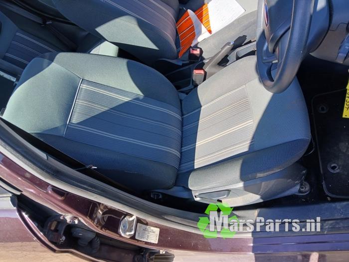 Ford Fiesta 6 1.6 TDCi 16V Sloopvoertuig (2010, Rood)