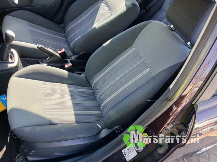 Ford Fiesta 6 1.6 TDCi 16V Sloopvoertuig (2010, Rood)