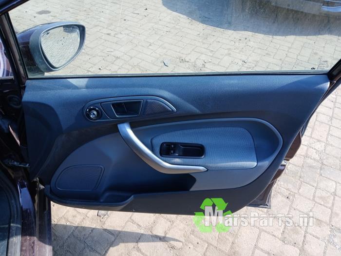 Ford Fiesta 6 1.6 TDCi 16V Sloopvoertuig (2010, Rood)