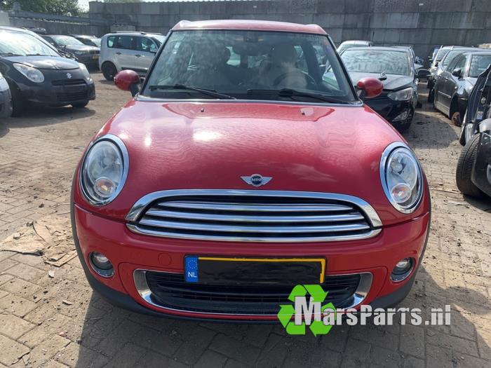 Mini Clubman 1.6 16V Cooper Sloopvoertuig (2011, Rood)