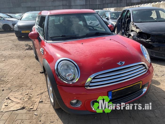 Mini Clubman 1.6 16V Cooper Sloopvoertuig (2011, Rood)