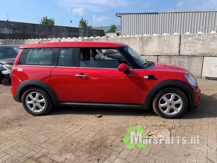 Mini Clubman 1.6 16V Cooper Sloopvoertuig (2011, Rood)