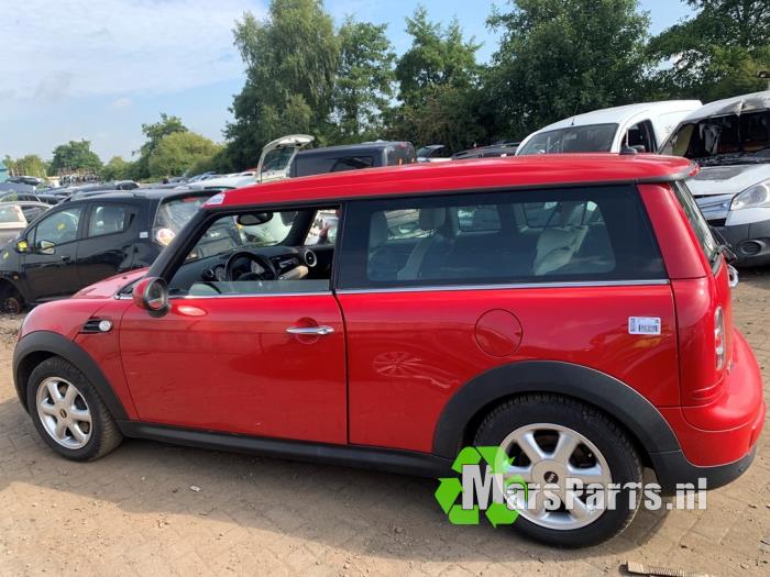 Mini Clubman 1.6 16V Cooper Sloopvoertuig (2011, Rood)