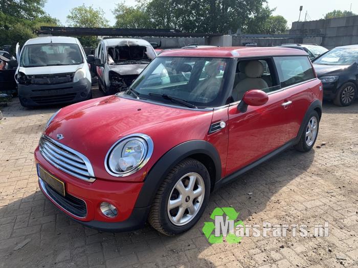 Mini Clubman 1.6 16V Cooper Sloopvoertuig (2011, Rood)